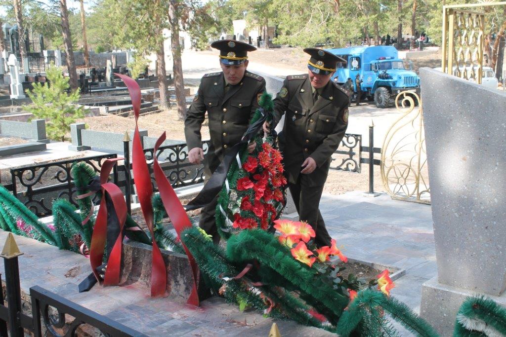 Спасатели Семея почтили память погибших товарищей