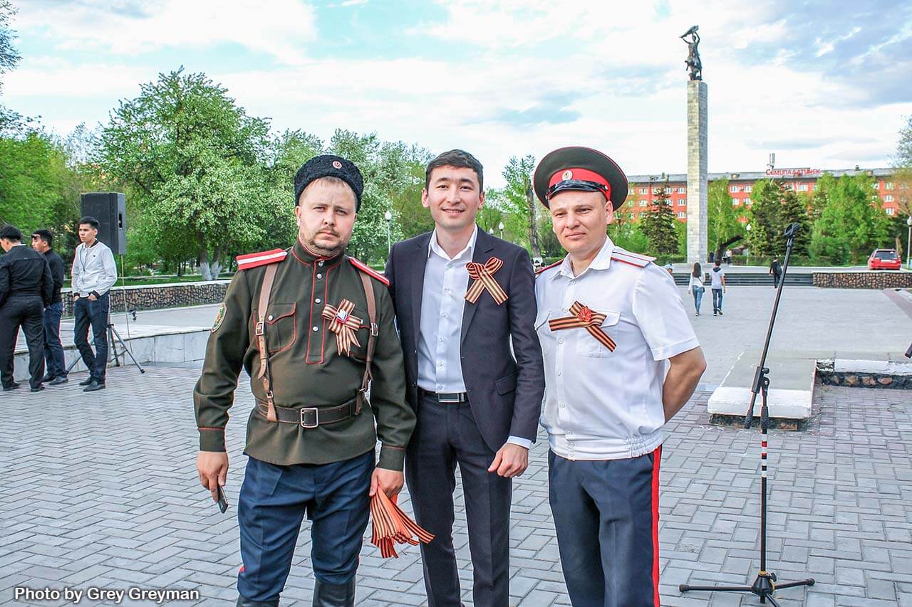 8 мая вечером в Семее в Сквере Победы прошла акция «Зажги свечу»