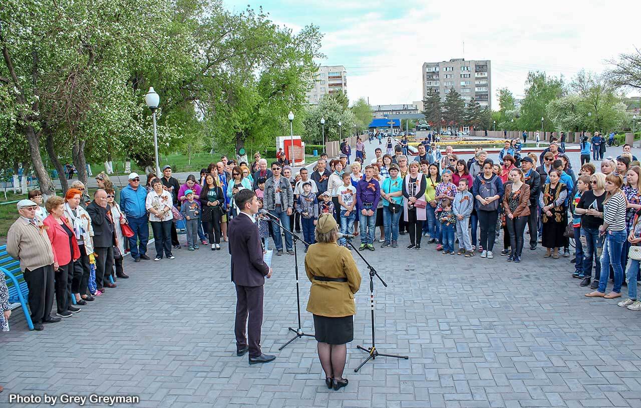 8 мая вечером в Семее в Сквере Победы прошла акция «Зажги свечу»