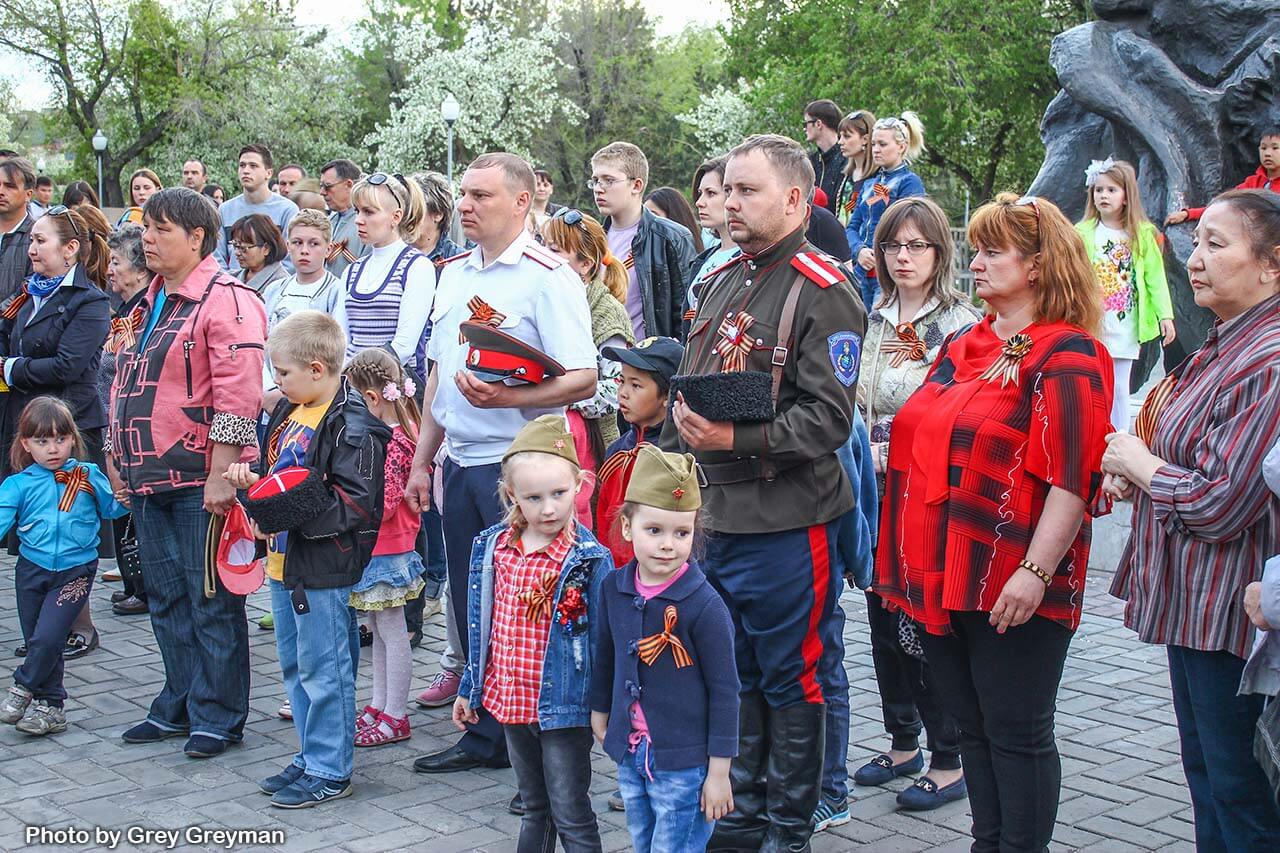 8 мая вечером в Семее в Сквере Победы прошла акция «Зажги свечу»
