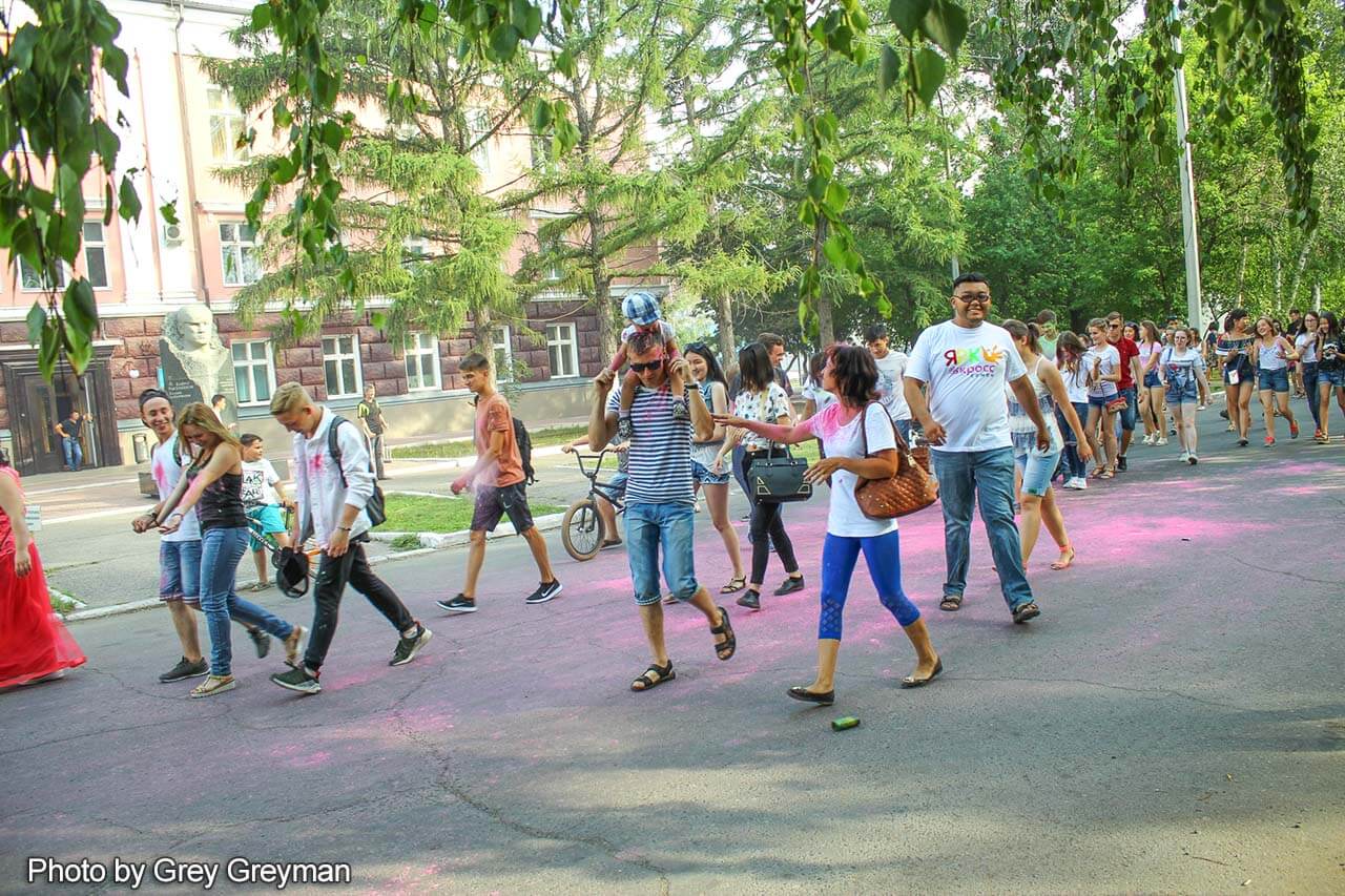 Праздник красок «ЯркоКросс» прошёл в Семее