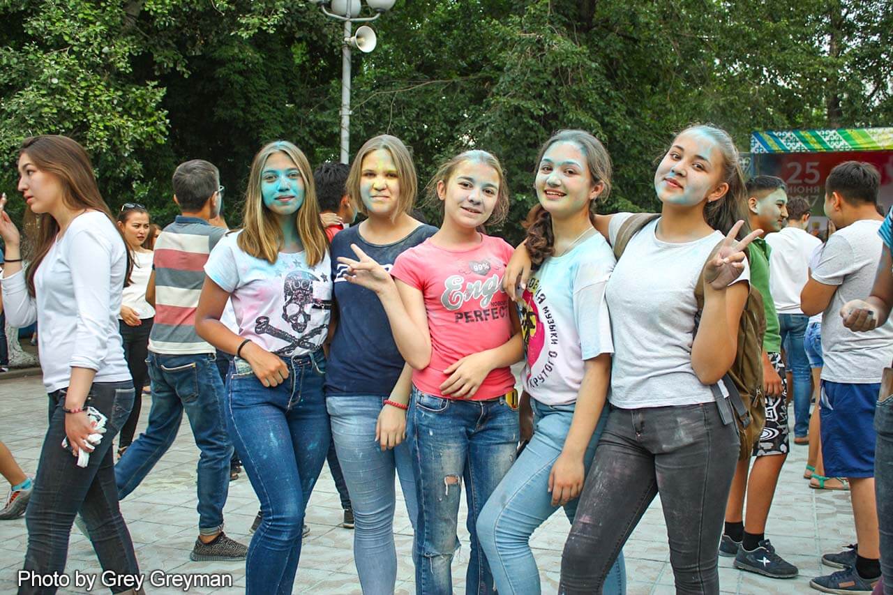 Праздник красок «ЯркоКросс» прошёл в Семее