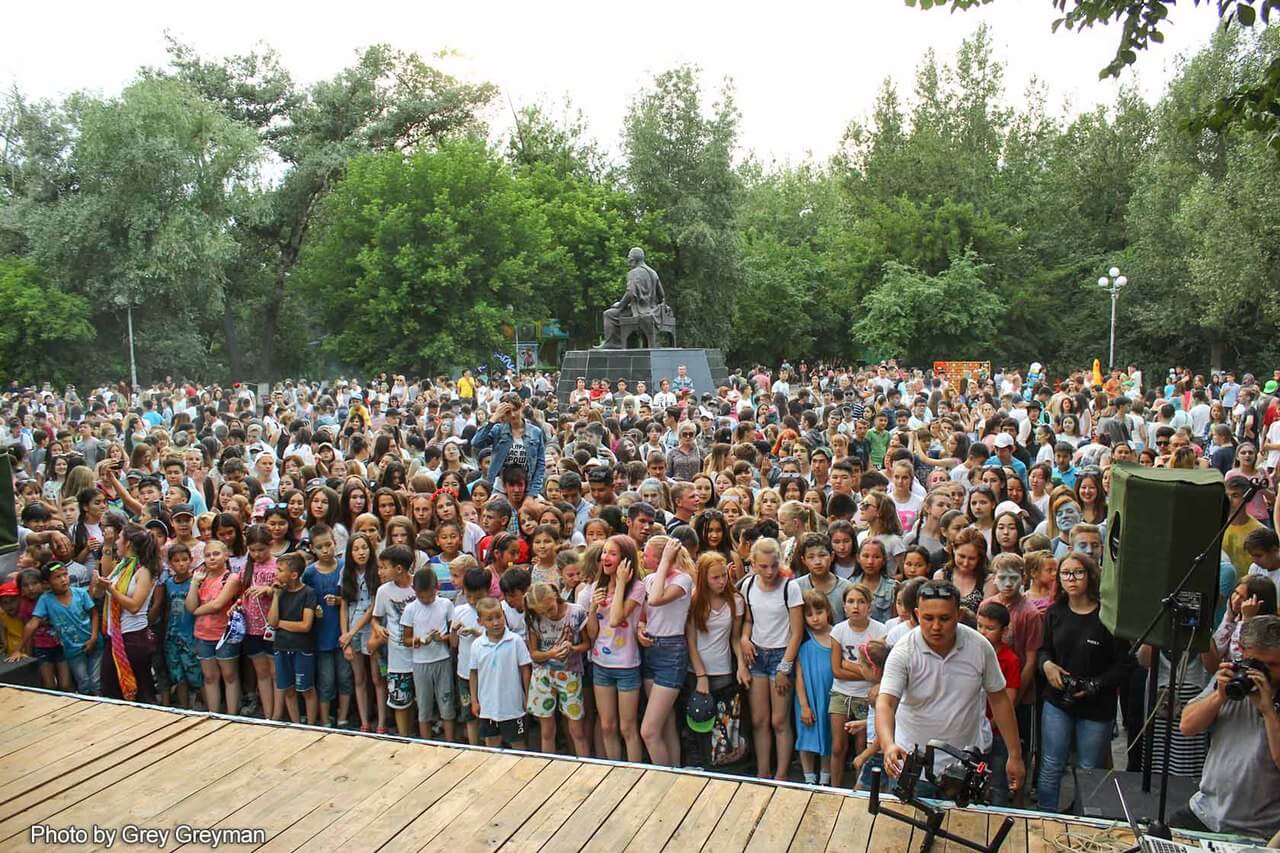Праздник красок «ЯркоКросс» прошёл в Семее
