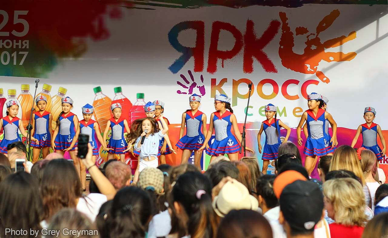 Праздник красок «ЯркоКросс» прошёл в Семее