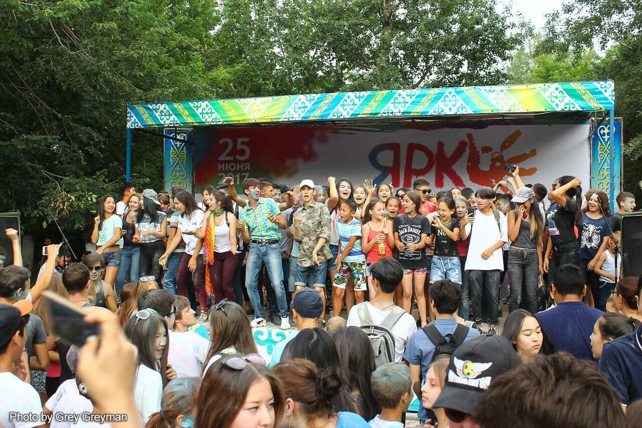 Праздник красок «ЯркоКросс» прошёл в Семее