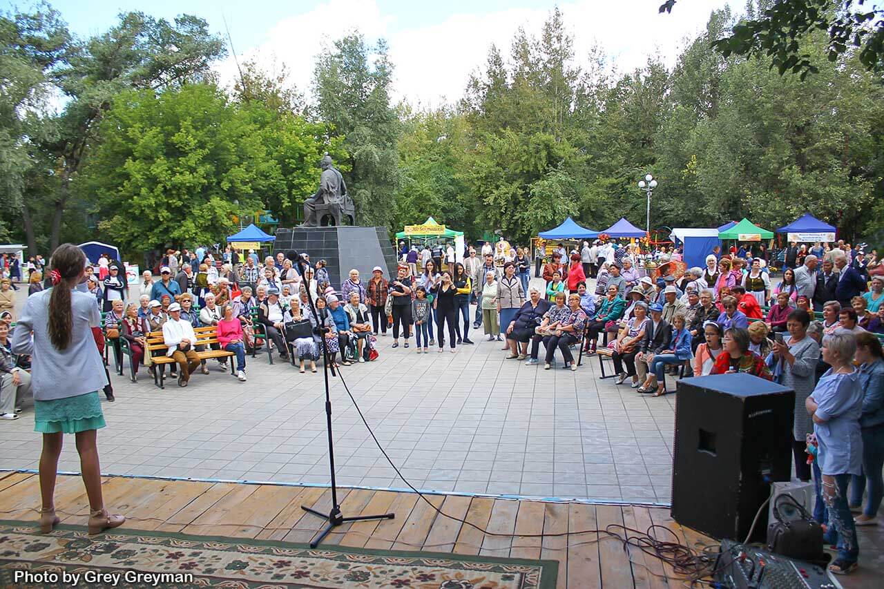 Праздник-ярмарка «Медово-яблочный Спас» в Семее