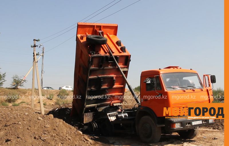 В Уральске водитель грузовика погиб от удара током