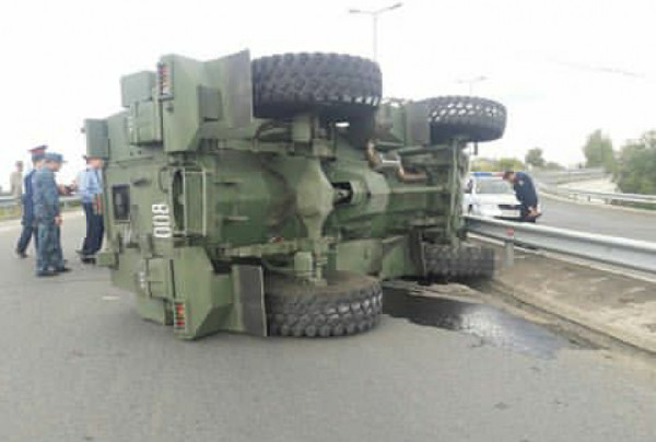 Броневик перевернулся в Семее: погиб военнослужащий
