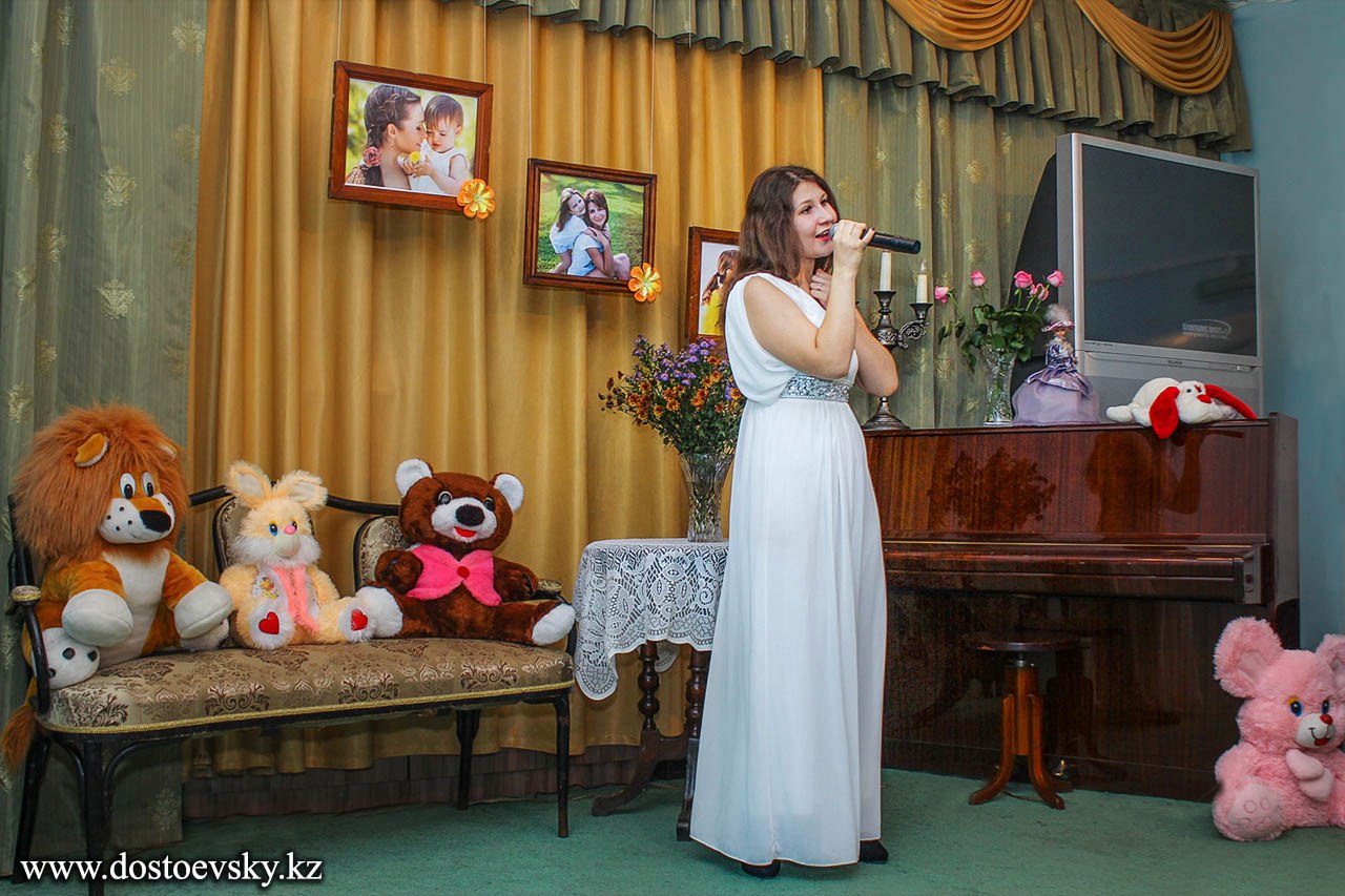 В Семее прошел музыкально-поэтический вечер «Самая прекрасная из женщин»