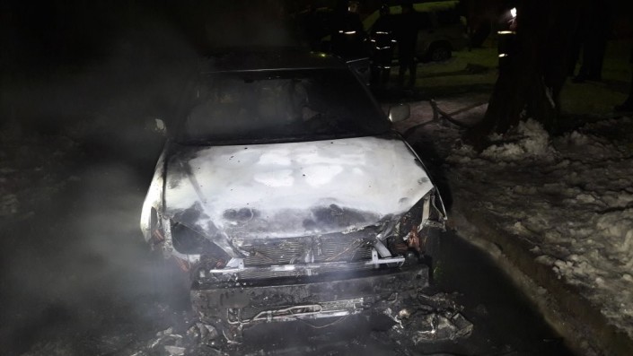 в Алматы сгорели два автомобиля