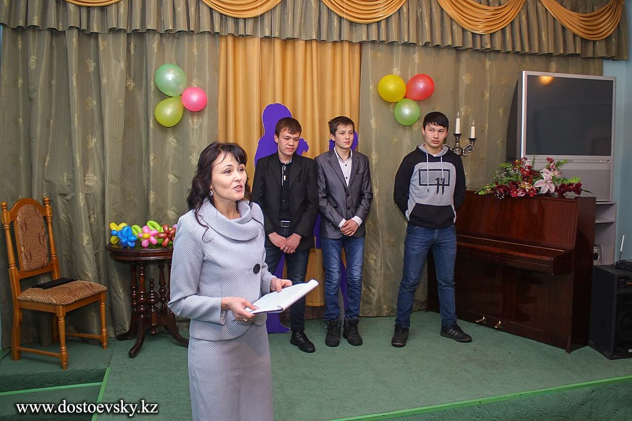 «Дарите девушкам цветы»