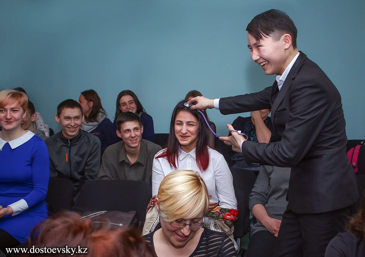 «Дарите девушкам цветы»