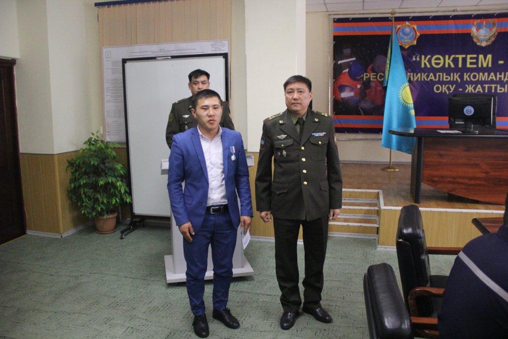 Студента Строительного колледжа, спасшего детей на пожаре в  Семее, наградили медалью