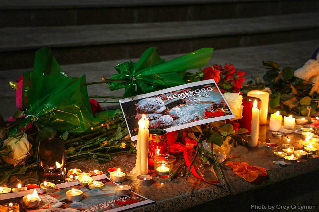 В Семее прошла акция «Кемерово, мы скорбим вместе с вами...»