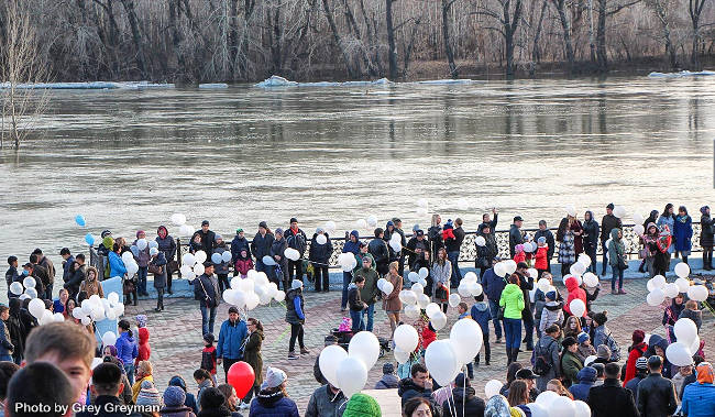 В Семее прошла акция «Кемерово, мы скорбим вместе с вами...»