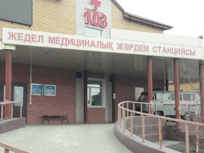 Грузовой автокран сбил школьниц на пешеходном переходе в Семее