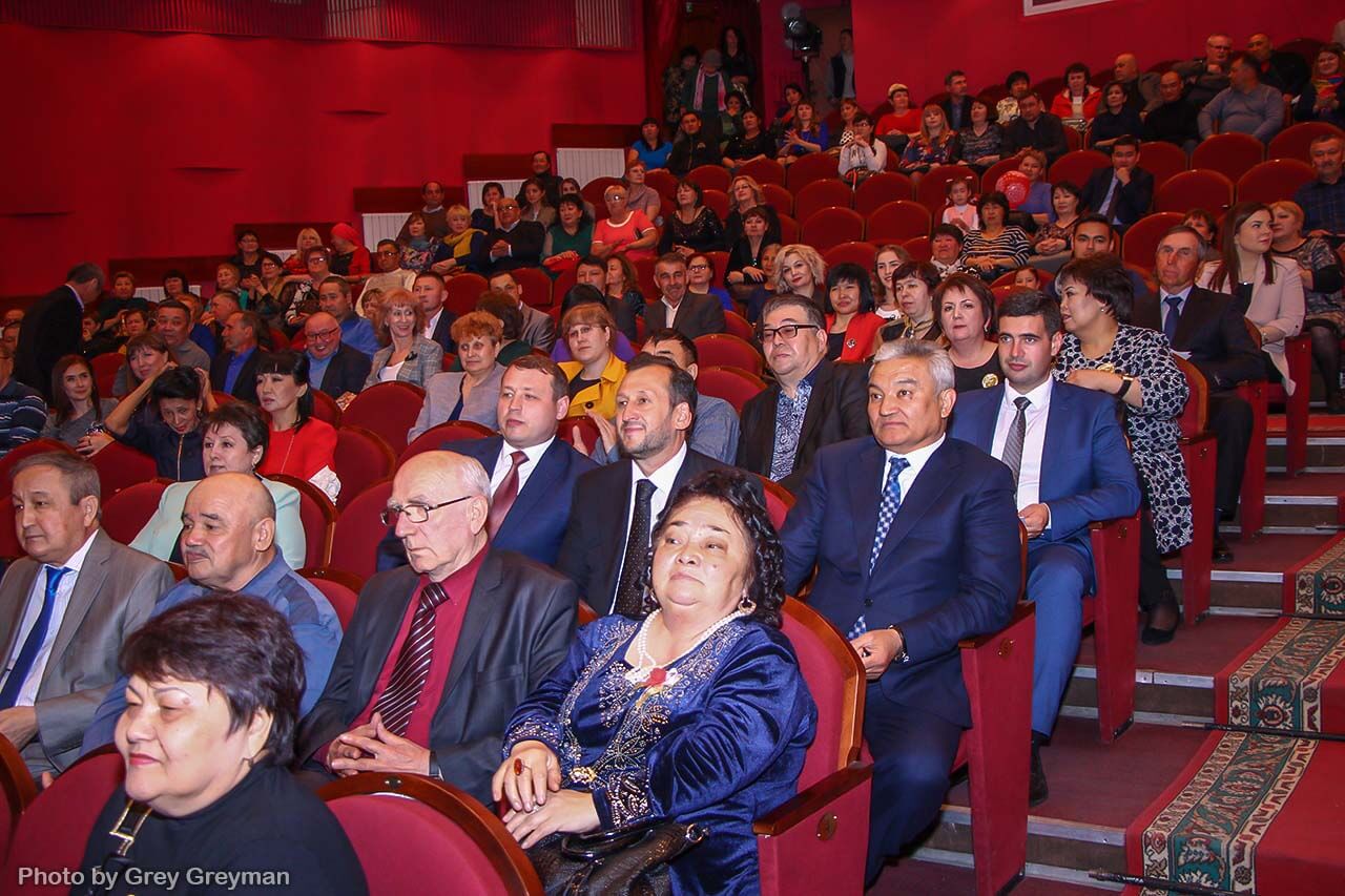 В Семее торжественно отметили 80-летие Cредней общеобразовательной школы №18
