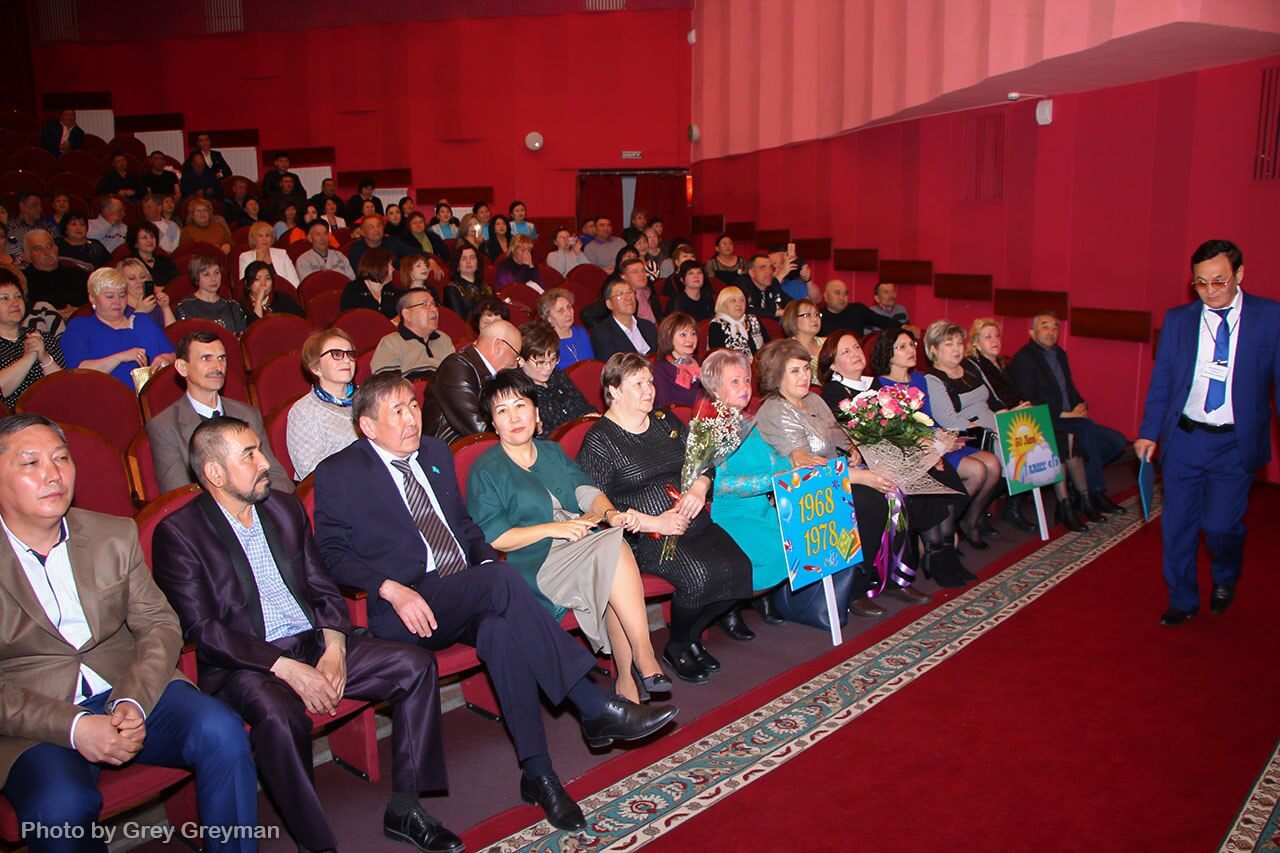 В Семее торжественно отметили 80-летие Cредней общеобразовательной школы №18