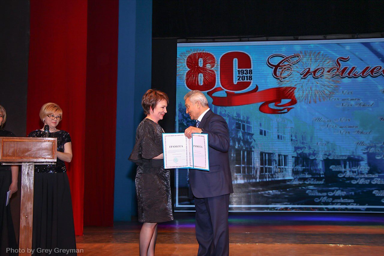 В Семее торжественно отметили 80-летие Cредней общеобразовательной школы №18