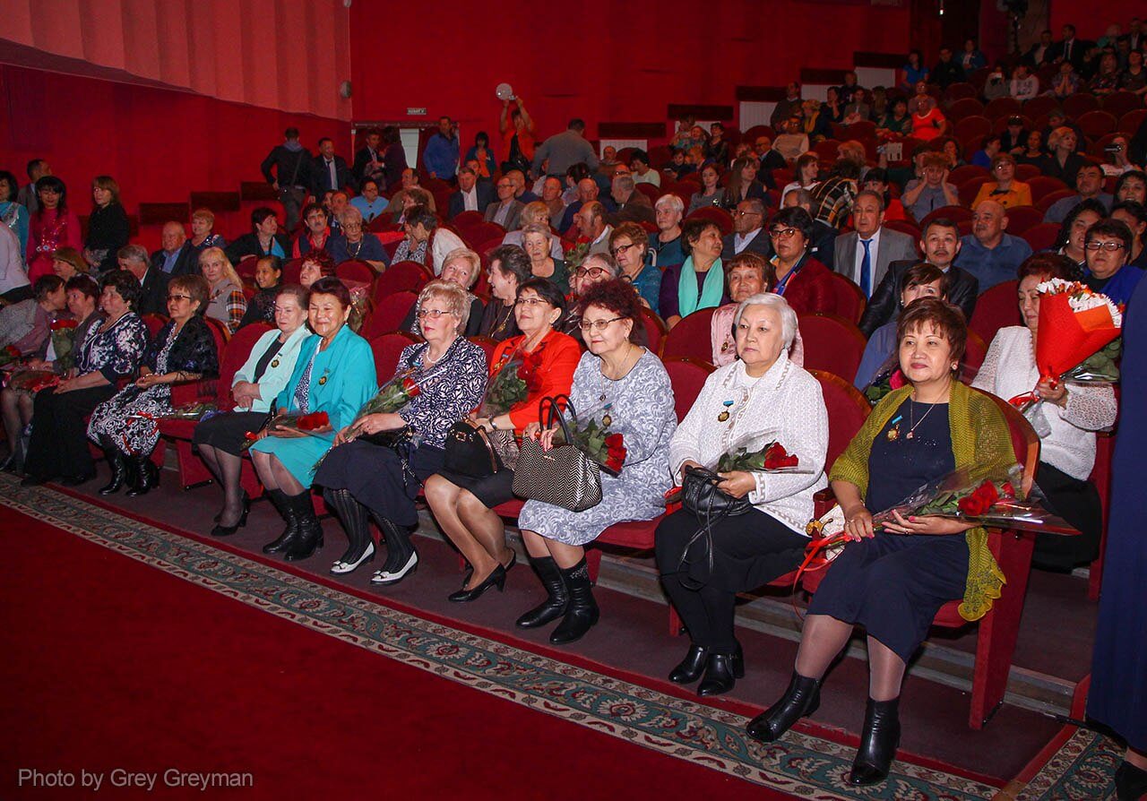 В Семее торжественно отметили 80-летие Cредней общеобразовательной школы №18