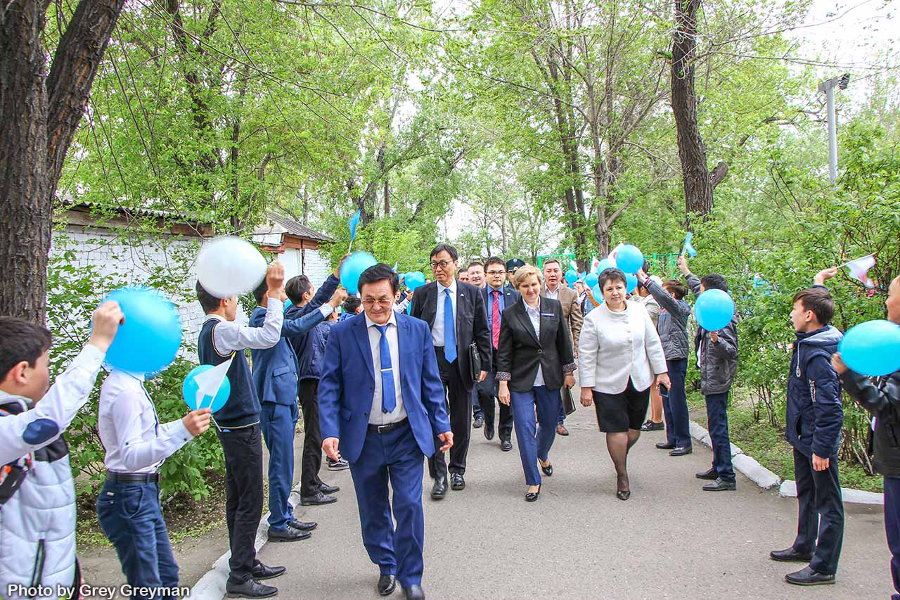 Чрезвычайный и Полномочный Посол Японии господин Итиро Кавабата посетил СШ №18