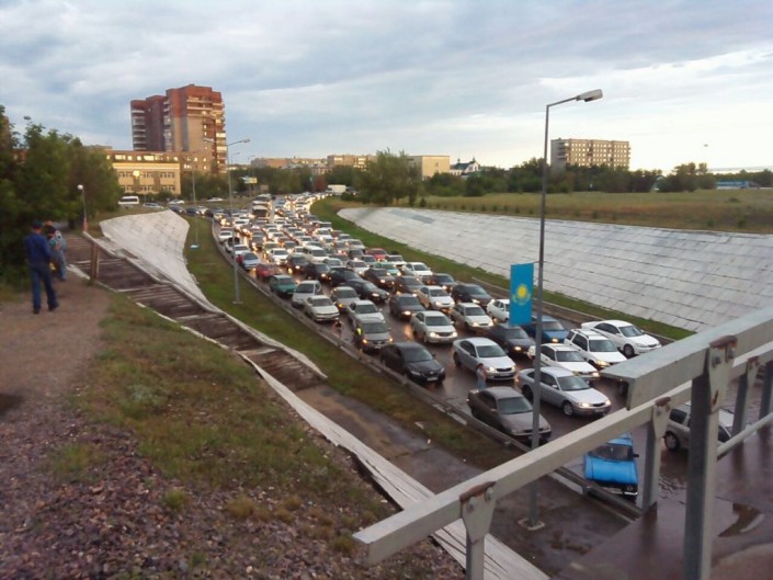 Ливень и град обрушились на Семей