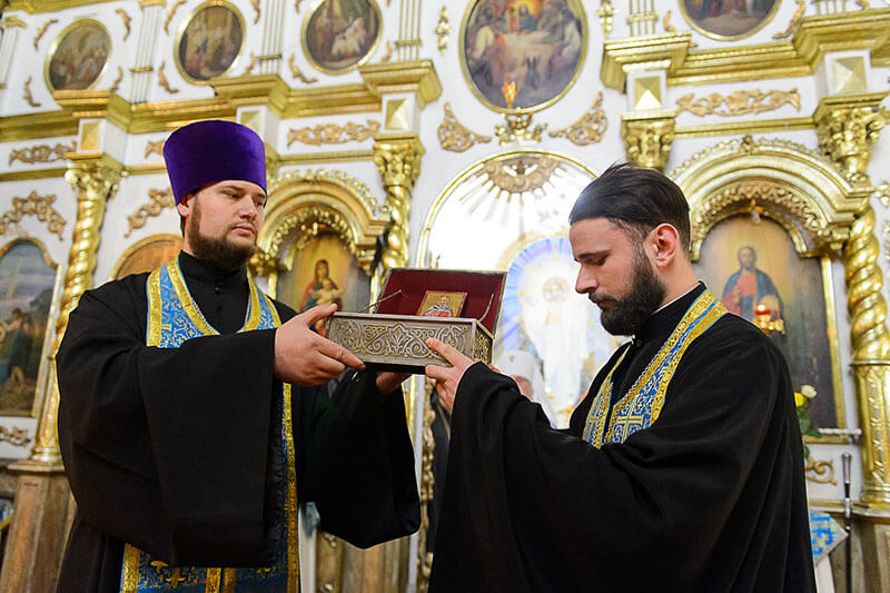 В Семей принесены мощи святителя Николая Чудотворца