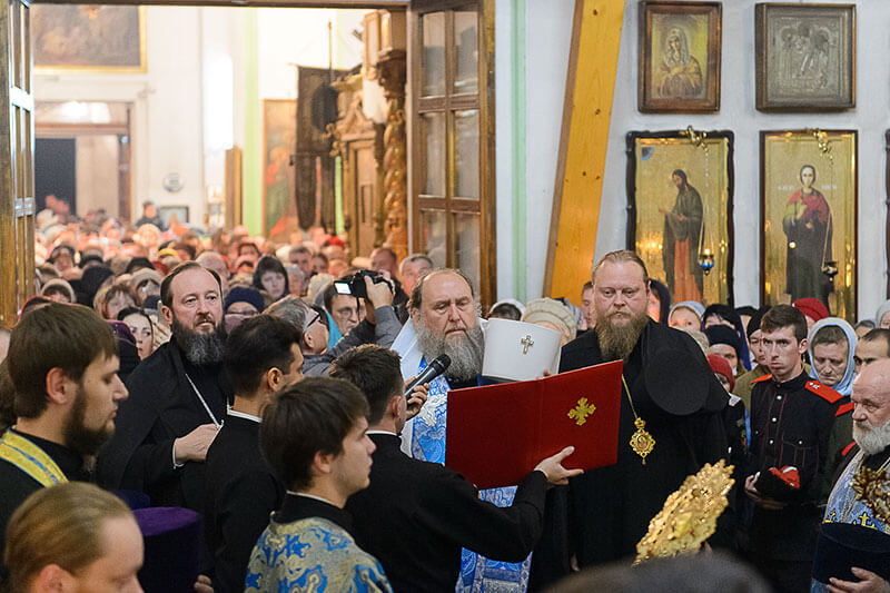 В Семей принесены мощи святителя Николая Чудотворца