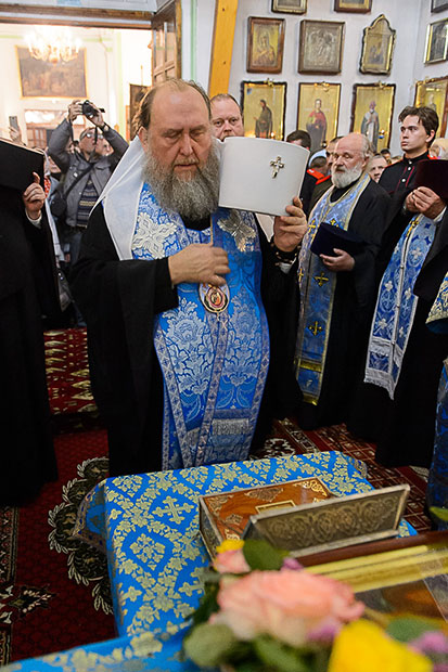 В Семей принесены мощи святителя Николая Чудотворца