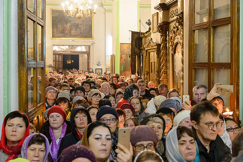 В Семей принесены мощи святителя Николая Чудотворца