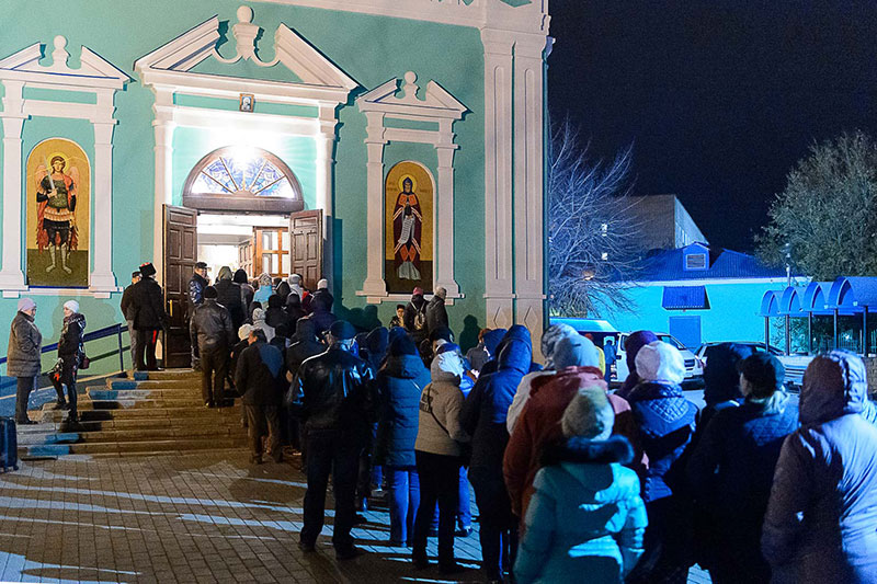 В Семей принесены мощи святителя Николая Чудотворца