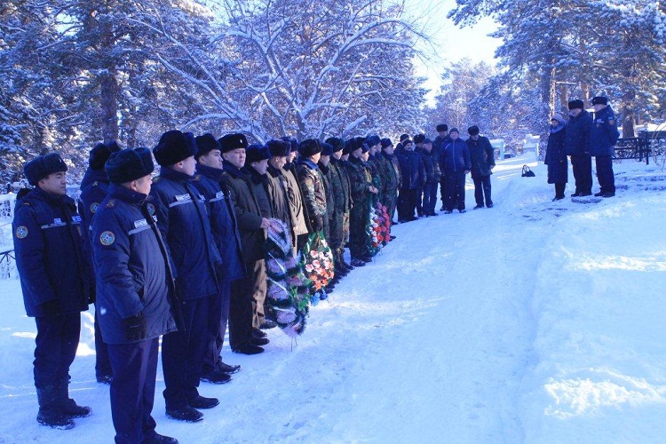 Спасатели Семея почтили память товарищей, погибших при исполнении служебного долга
