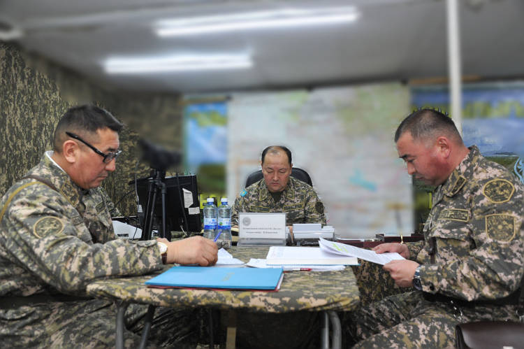 В воинских частях регионального командования «Восток» завершились занятия по приведению частей в высшие степени боевой готовности