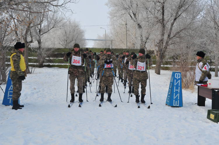 Военнослужащие востока на лыжах
