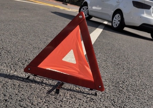 Девушка перебегала дорогу в неположенном месте и угодила под колеса в Семее