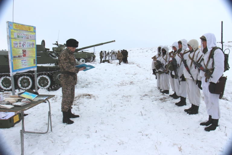 В воинских частях регионального командования «Восток» проводятся ротные тактические учения с боевой стрельбой