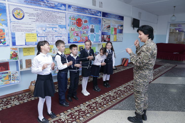 Психологические тренинги с детьми военнослужащих проводят психологи воинской части регионального командования «Восток»