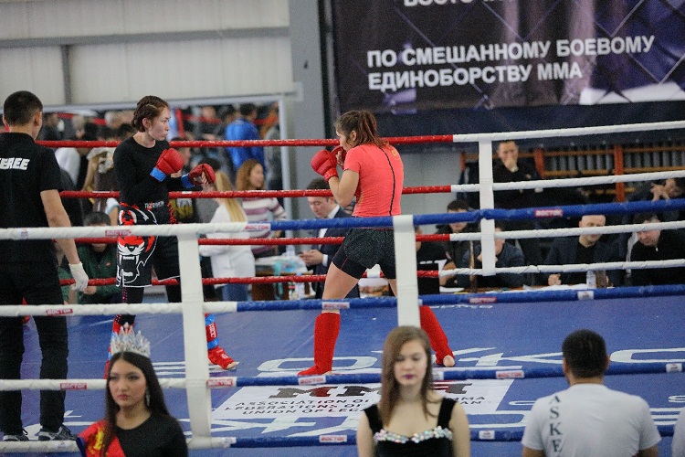 Хрупкая разведчица стала победителем турнира по ММА