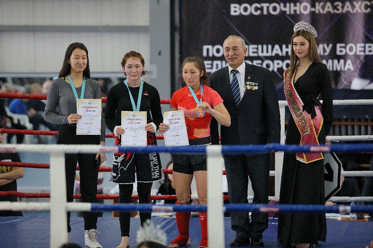 Хрупкая разведчица стала победителем турнира по ММА