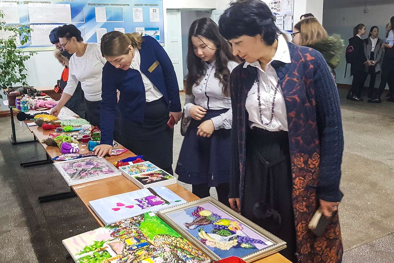 В Семее прошел благотворительный концерт в поддержку ученика школы, которому необходима срочная операция в России
