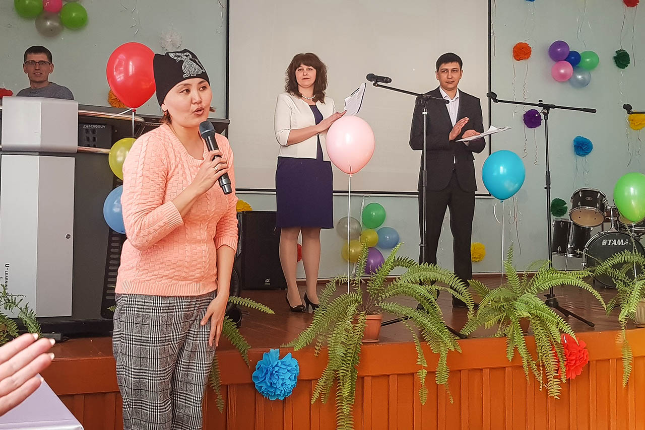 В Семее прошел благотворительный концерт в поддержку ученика школы, которому необходима срочная операция в России
