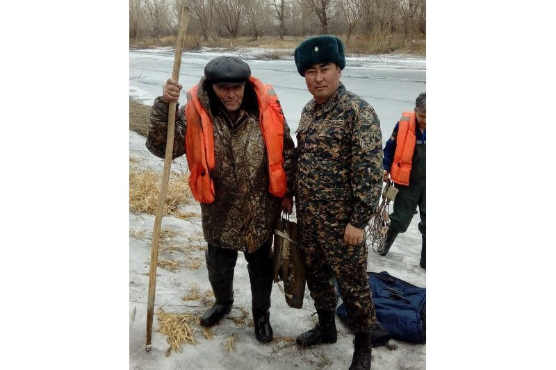 Гвардеец спас тонущего человека до приезда спасателей в Семее