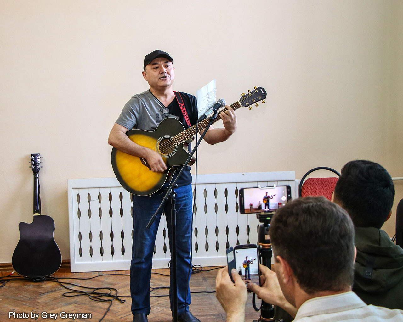 Квартирник в библиотеке: вечер песен под гитару