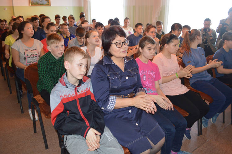 Полицейские Семея навестили детей из интерната