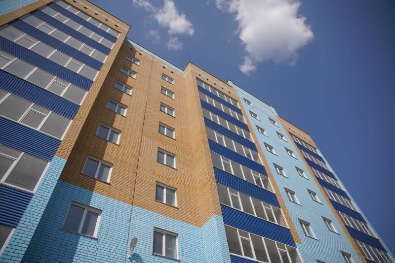 Ключи от новых квартир вручили многодетным матерям в Семее