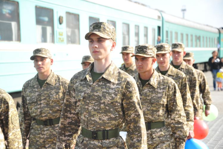 В войсковые части регионального командования «Восток» продолжает прибывать молодое пополнение