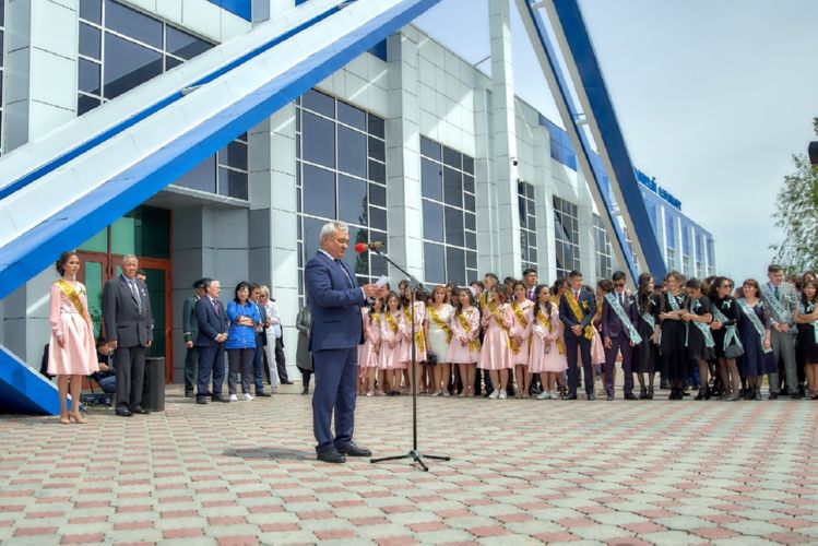 Выпускники школ высадили свыше тысячи деревьев в Семее