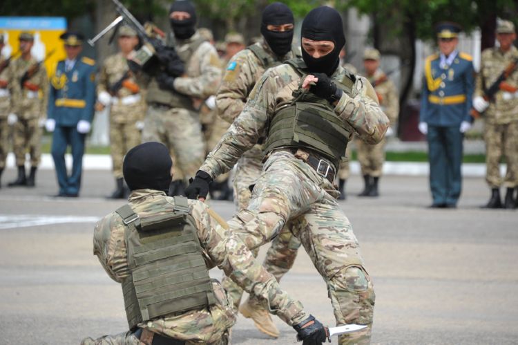 На Востоке около 700 молодых воинов призванных со всех регионов нашей страны присягнули на верность Родине
