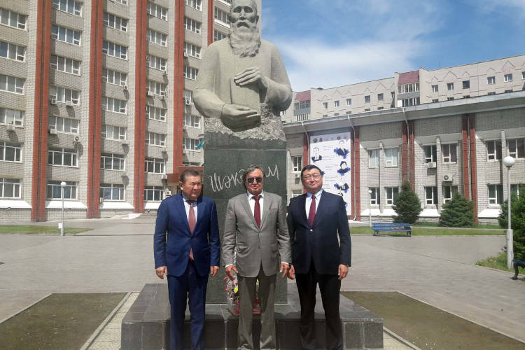 Олжас Сулейменов с сожалением признал, что Семей утратил былую славу
