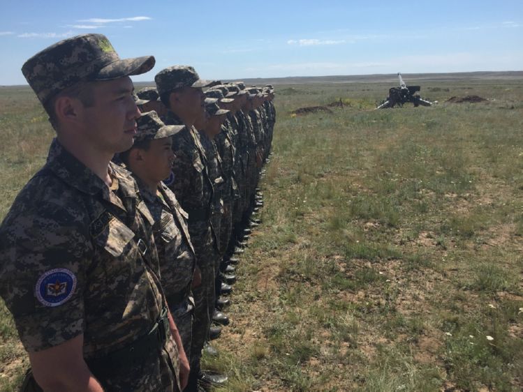 Показные занятия со стрельбой для студентов военной кафдеры проводятся в Семее